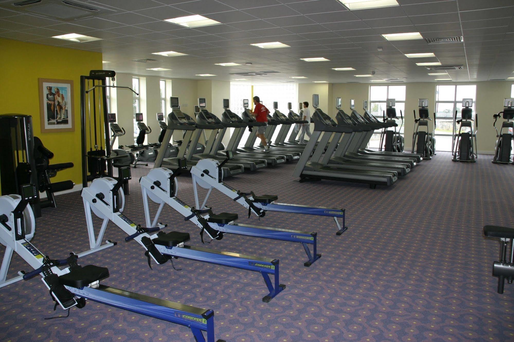 Maldron & Leisure Centre Hotel 3*