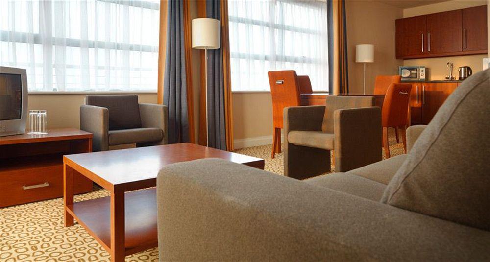 Maldron & Leisure Centre Hotel 3*